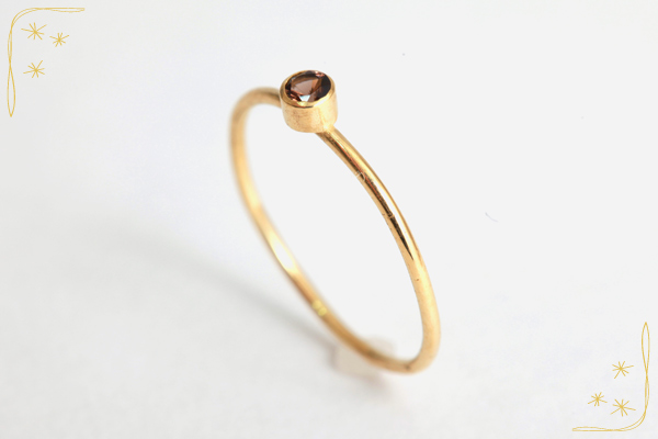 一粒の天然石のリング