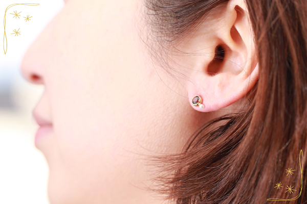 プチパール付きピアス(装着イメージ)